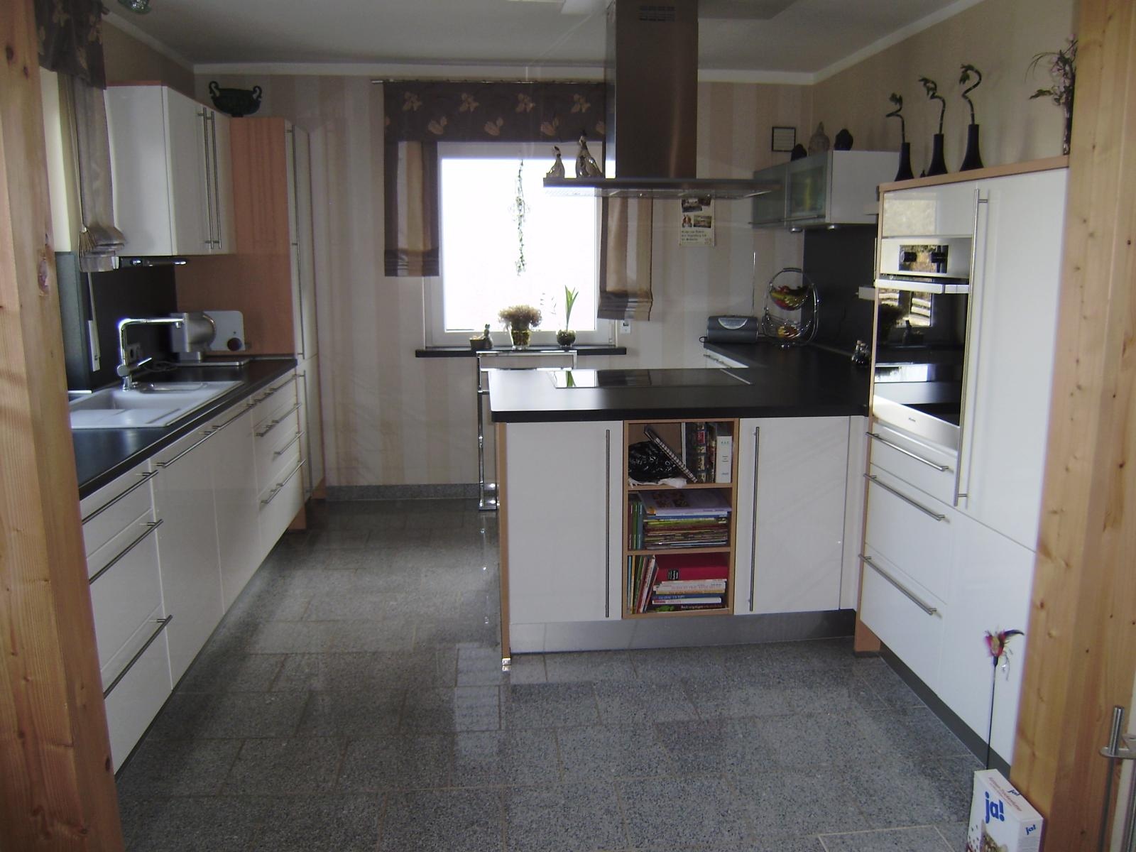 Echtlack-Küche_in_Weiß