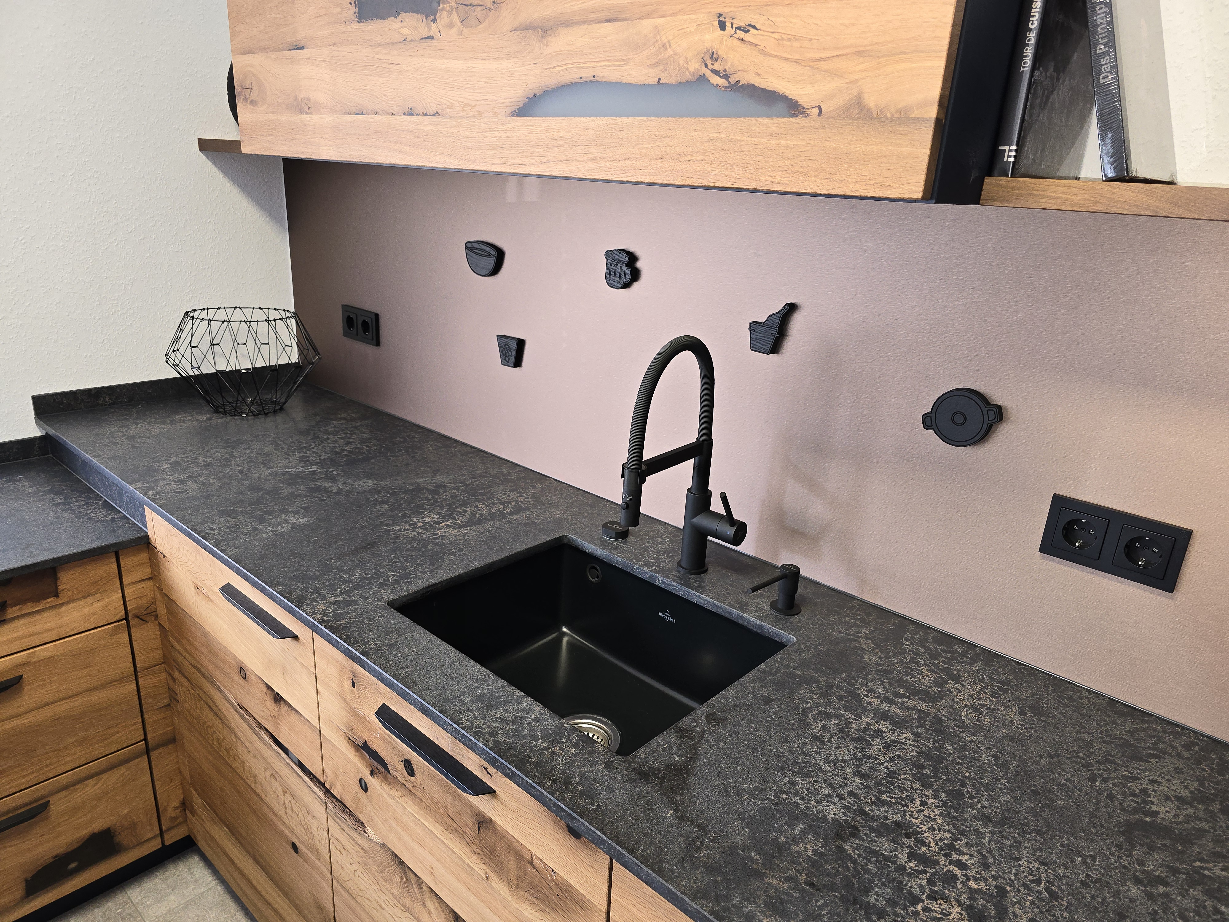 Steinarbeitsplatte mit Unterbaubecken