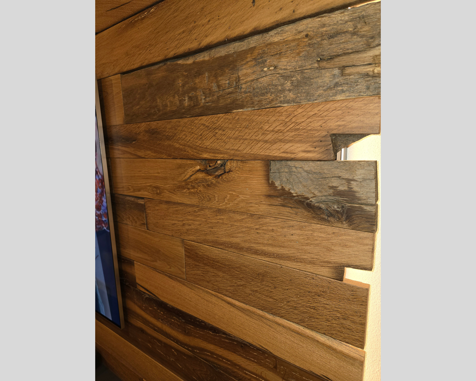 TV-Wand-Holzmaserung