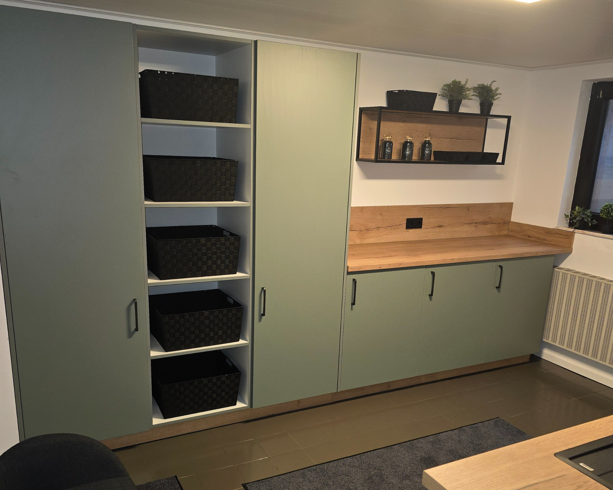 Waschküche mit Stauraum