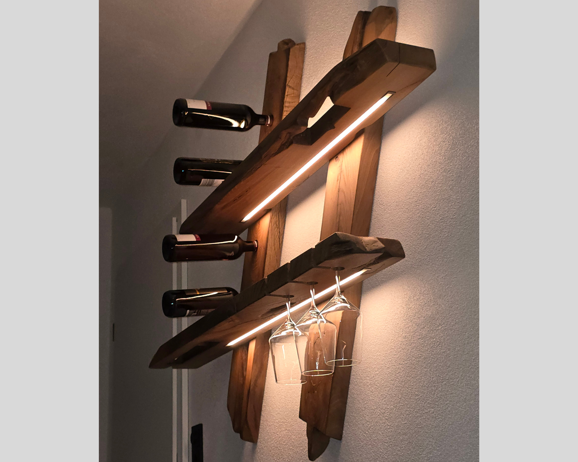 Weinregal Beleuchtung unten