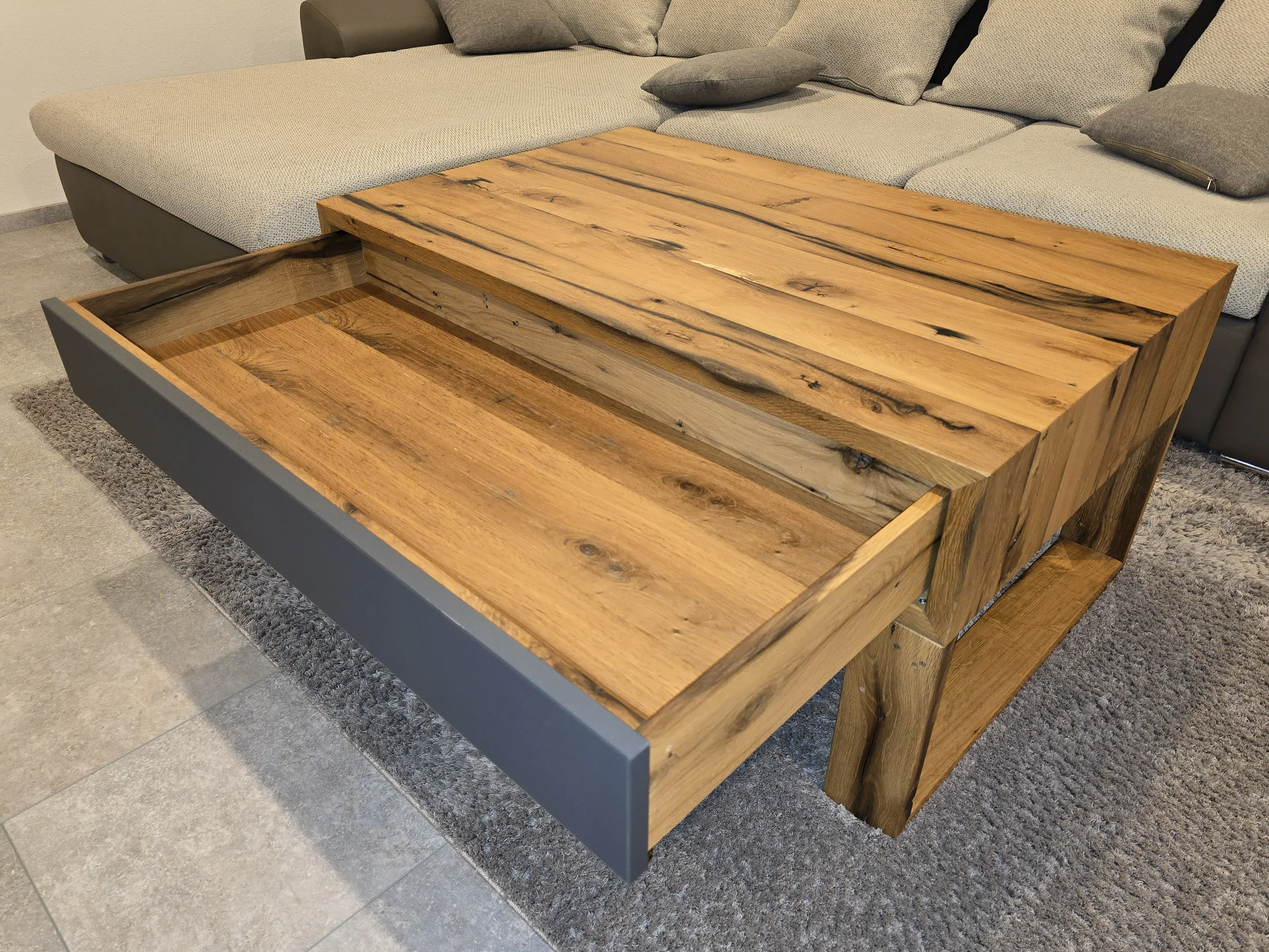 Couchtisch mit Schublade