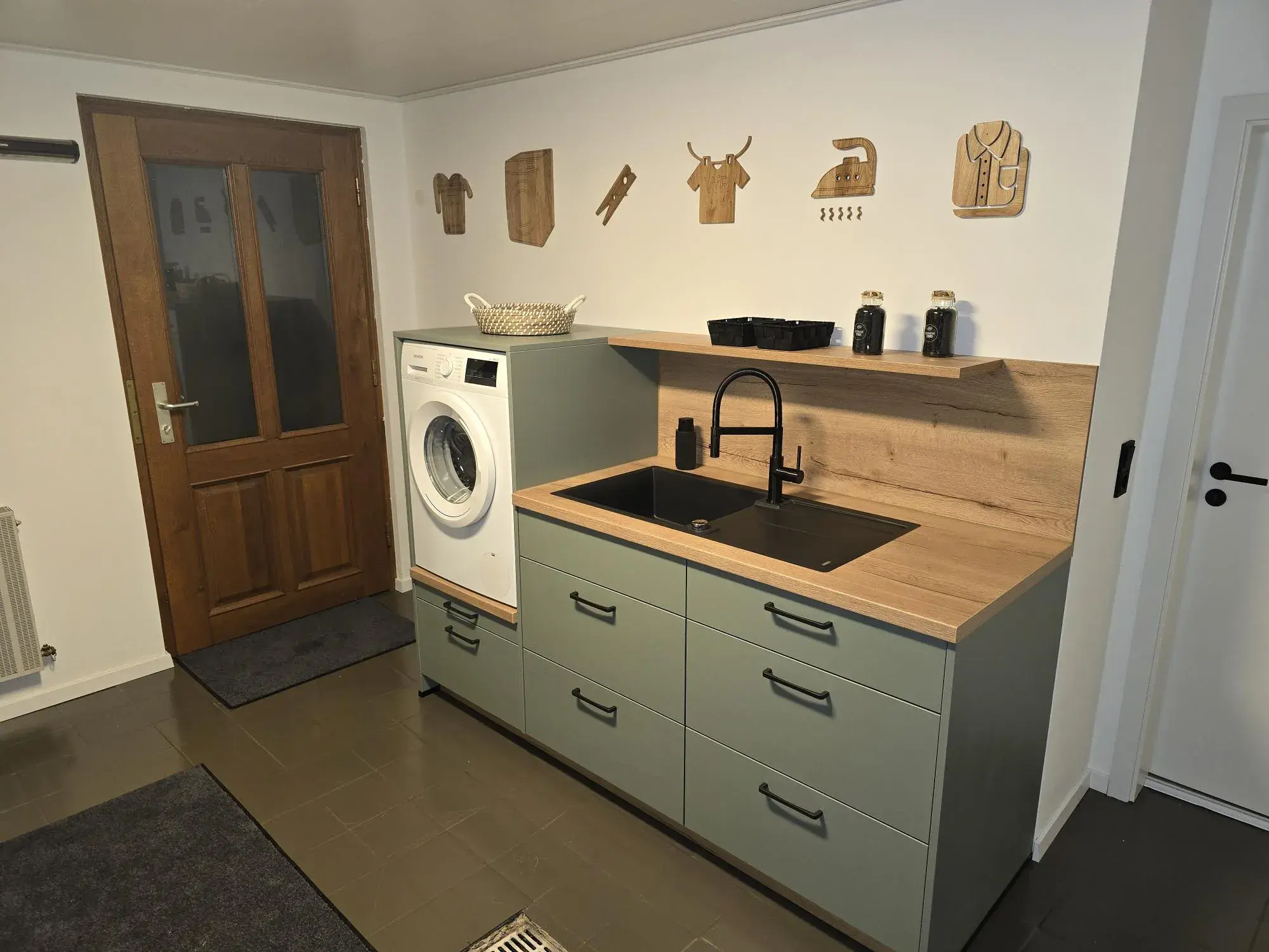 Hochgebaute Waschmaschine